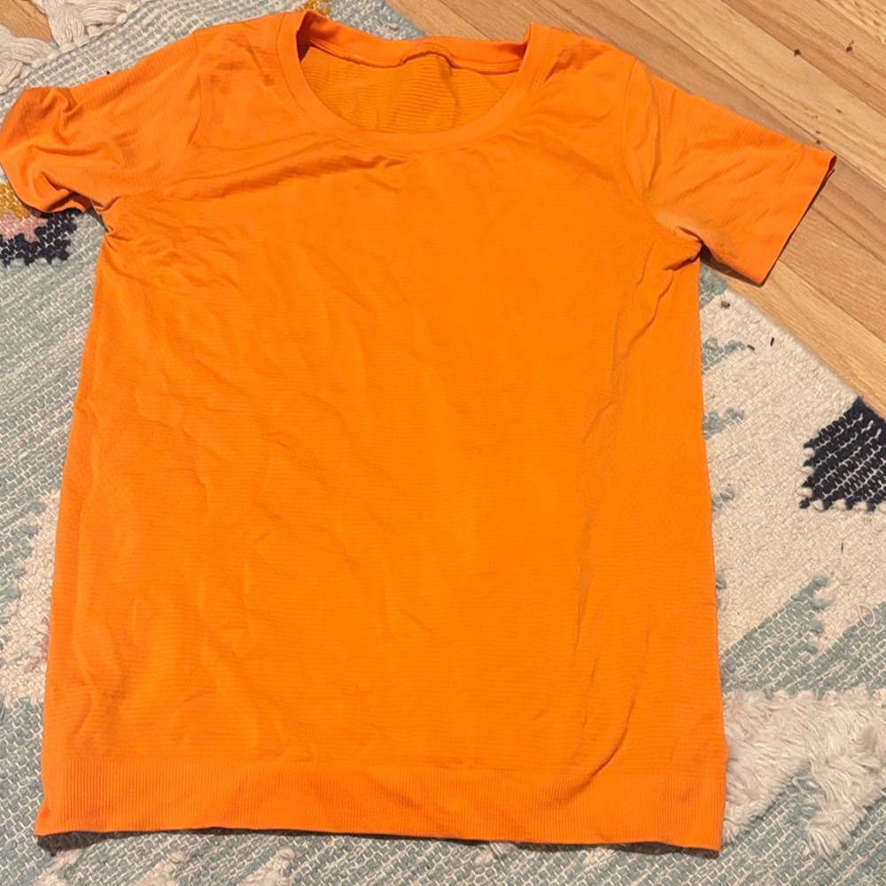 Size 4 lululemon orange tee shirt